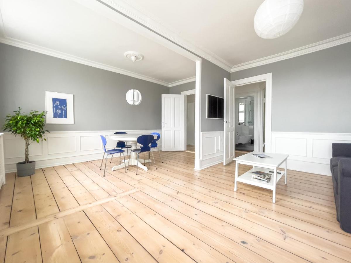 Stylish Classic Danish Design Apartment Копенгаген Экстерьер фото