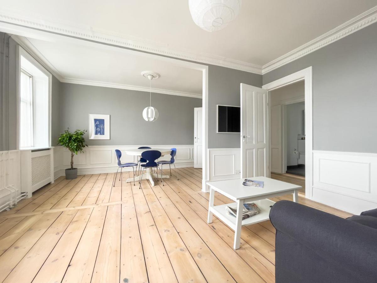 Stylish Classic Danish Design Apartment Копенгаген Экстерьер фото
